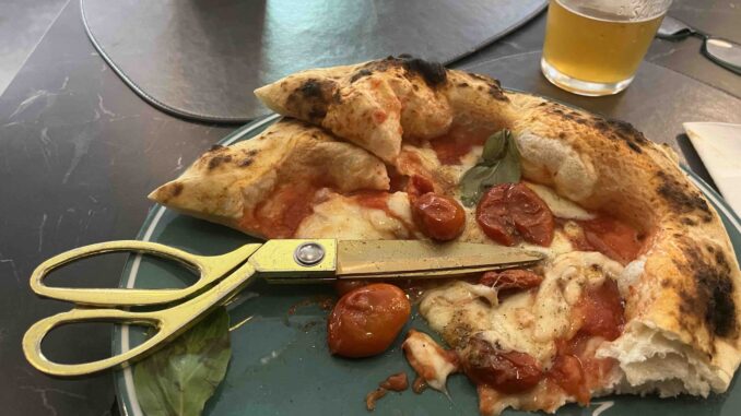 Vincenzo Capuano pizza Milano forbici provola e pepe 2